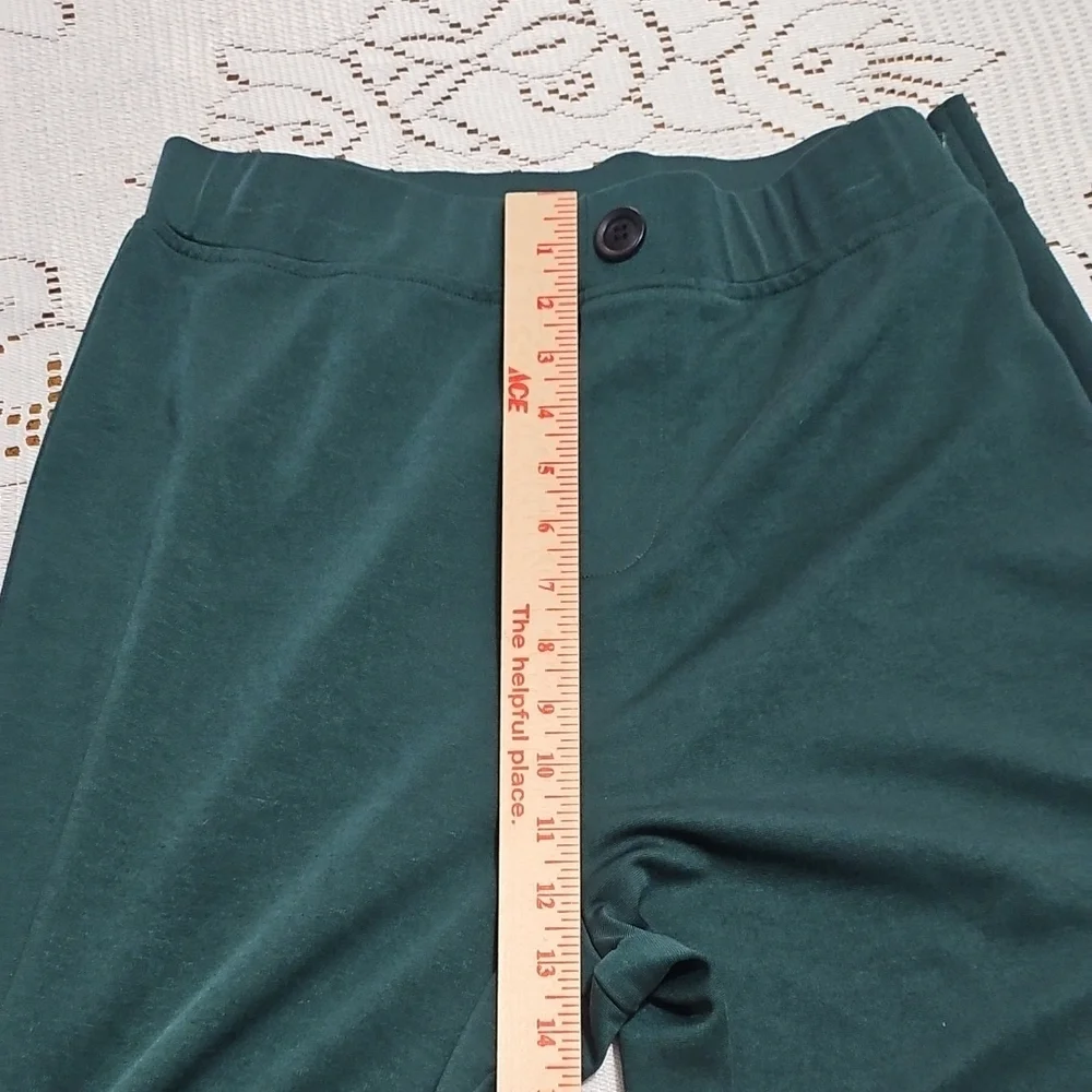 Travel Ready Green Two-Piece Pant Suit - Picture 3 of 16